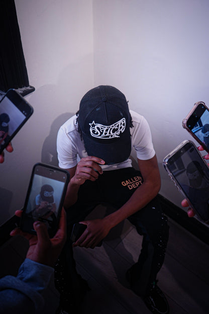 Noir trucker cap